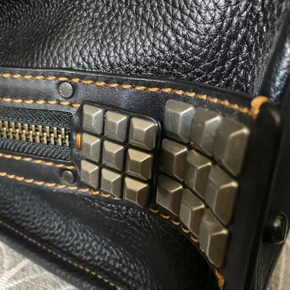 Coach Rogue 30 Pyramid - Picture 4 of 9